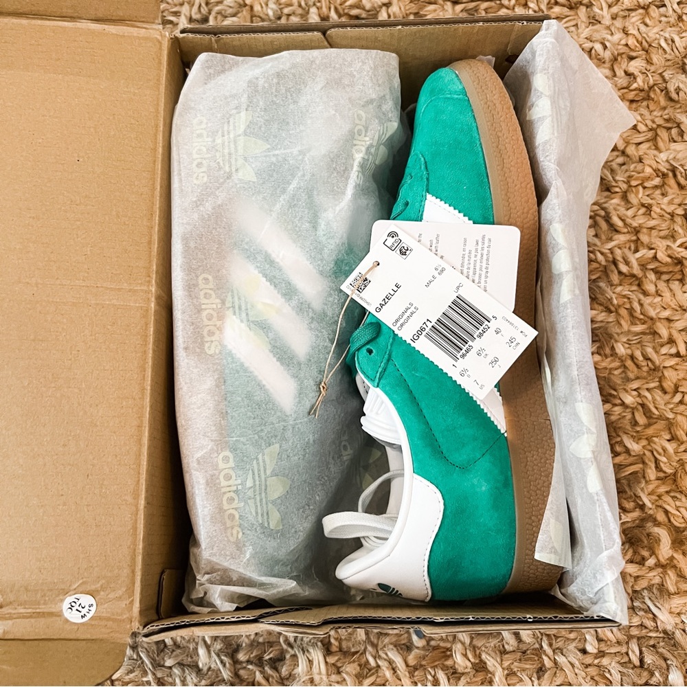 NWT Adidas Gazelle Originals Sneakers Courtyard Green Gum Sole Sz Men 5/Women 6 - Picture 7 of 16